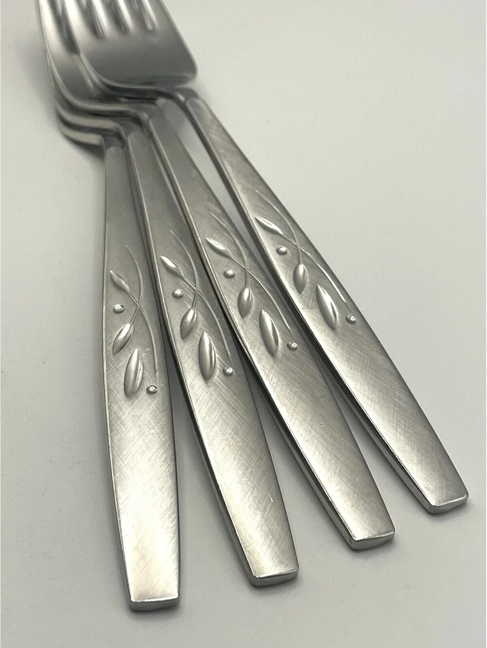 4- ONEIDA HEIRLOOM Cube Mark WILL O' WISP Stainless Salad Fork Lot ~6 3/4”